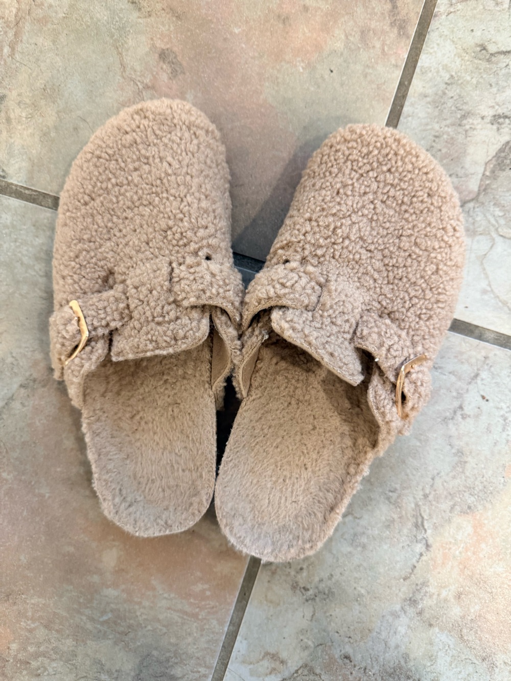 Cozy Faux-Sherpa Mule Clogs in Beige with Gold Buckle
